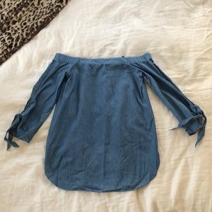 Off the shoulder 3/4 sleeve chambray top
